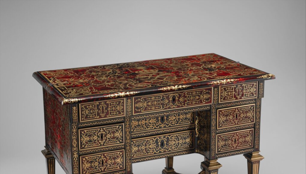 Small desk with folding top (bureau brisé)