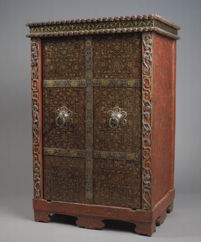 DP102620 - Grand Boudoir Cabinet for Ritual Utensils
Tibet
18th century