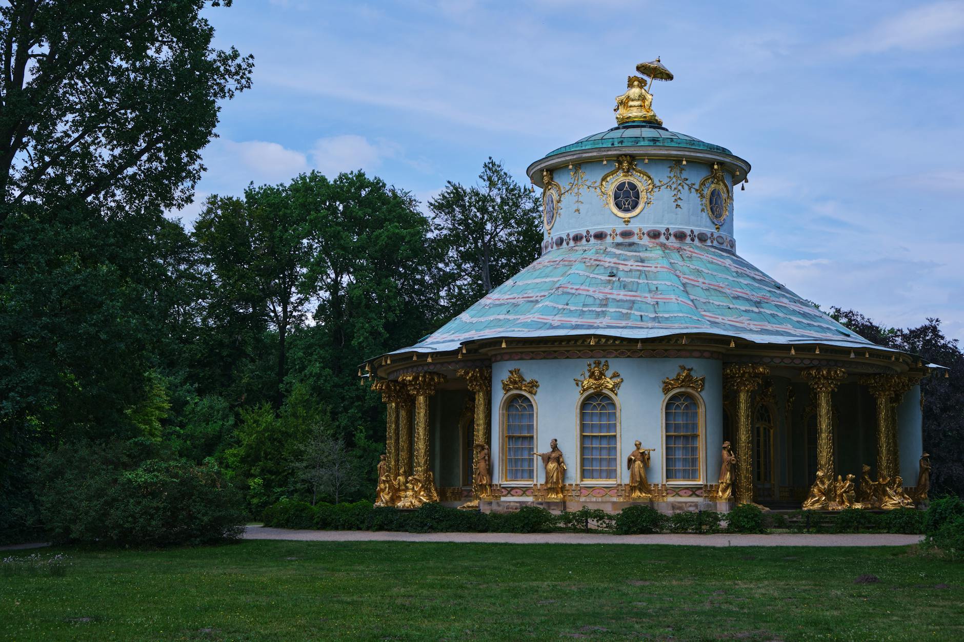 pexels photo 22757374 - Grand Boudoir Rococo vs Baroque: Interior Worlds of Power, Desire, and Divine Excess