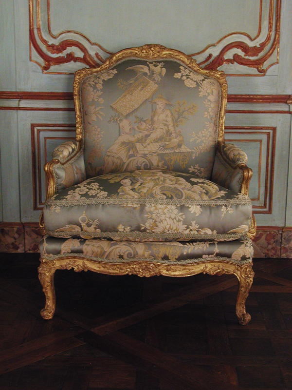 22sfdsfdsd - Grand Boudoir Discover the opulent curves, gilded secrets, and daring decadence of French Rococo furniture still reshaping modern interiors today