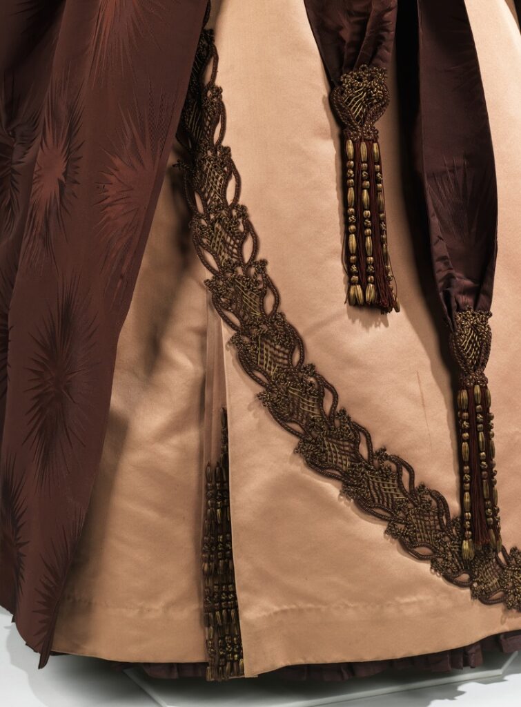 41.913a b detail CP41 - Grand Boudoir From soot-dark velvets to whisper-thin lawns, Victorian fabrics hid secret meanings in every fold—discover what your clothes aren’t telling you.