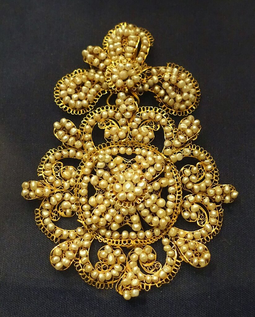 Discover the hidden stories behind Victorian filigree brooches—tiny metal masterpieces that reveal far more than meets the eye.