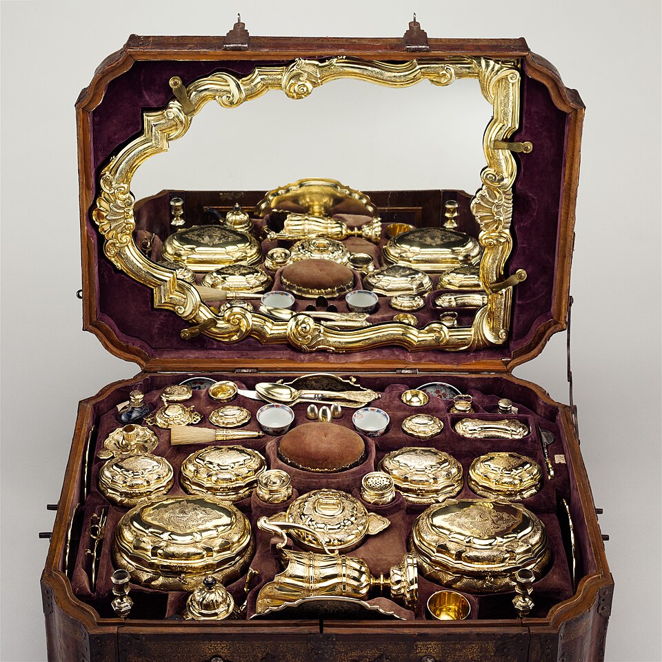 Toilet set in original leather case MET DP137848 - Grand Boudoir Victorian Vanity Set: History, Style and Collecting Guide