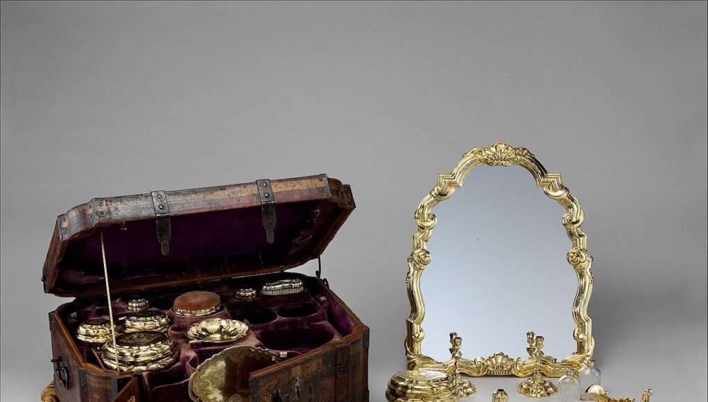 Victorian Vanity Set: History, Style and Collecting Guide Victorian Vanity Set: History, Style and Collecting Guide