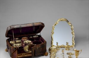 Victorian Vanity Set: History, Style and Collecting Guide Victorian Vanity Set: History, Style and Collecting Guide