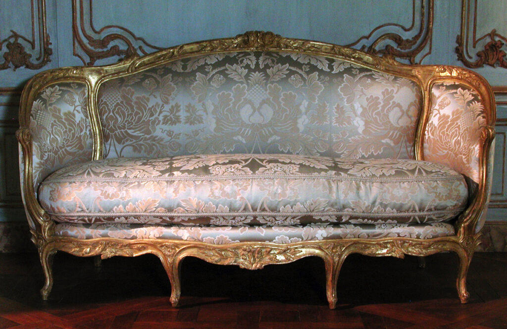 Sofa (canapé à confidents)
