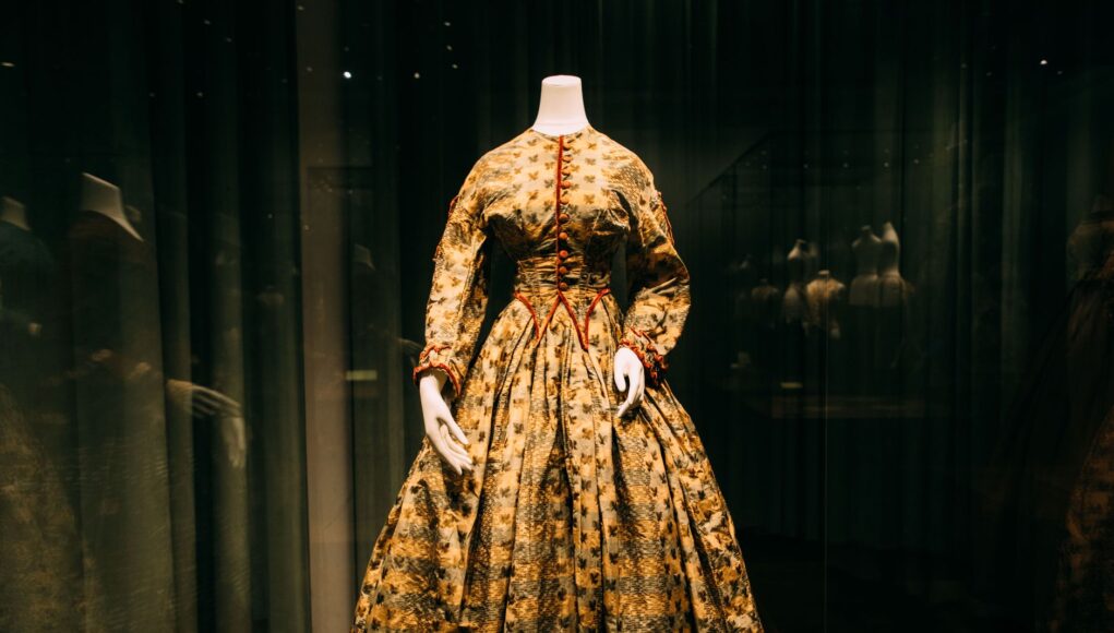 Victorian Skirts: Fashion, Femininity, and the Architecture of Dress Victorian Skirts: Fashion, Femininity, and the Architecture of Dress