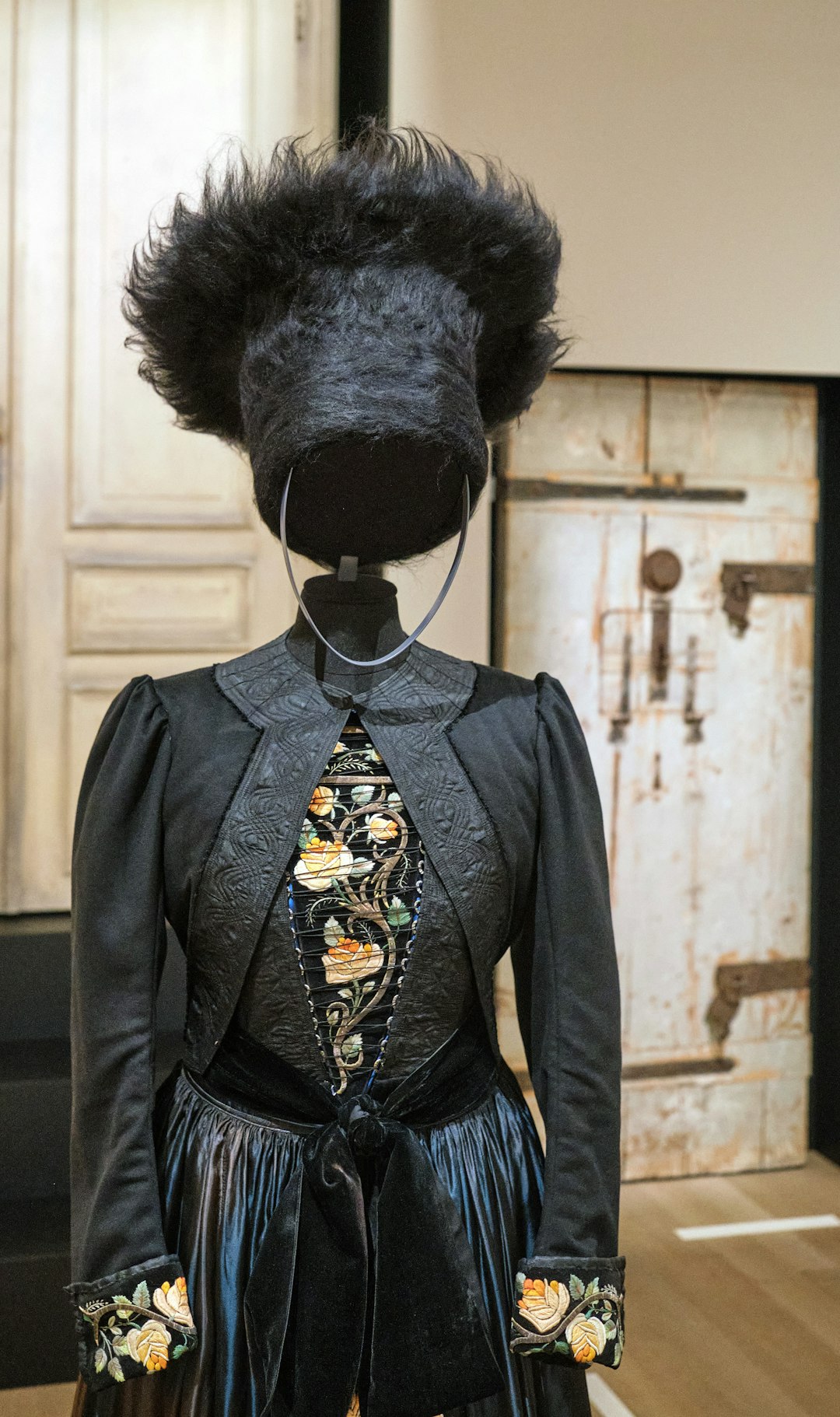 photo 1662402332547 330bc21ad35f - Grand Boudoir Victorian Leather Gloves: The Dark Fashion Secret History Forgot