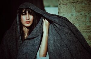 Victorian Cloaks: The Romantic Fashion Secret Making a Bold Comeback Victorian Cloaks: The Romantic Fashion Secret Making a Bold Comeback