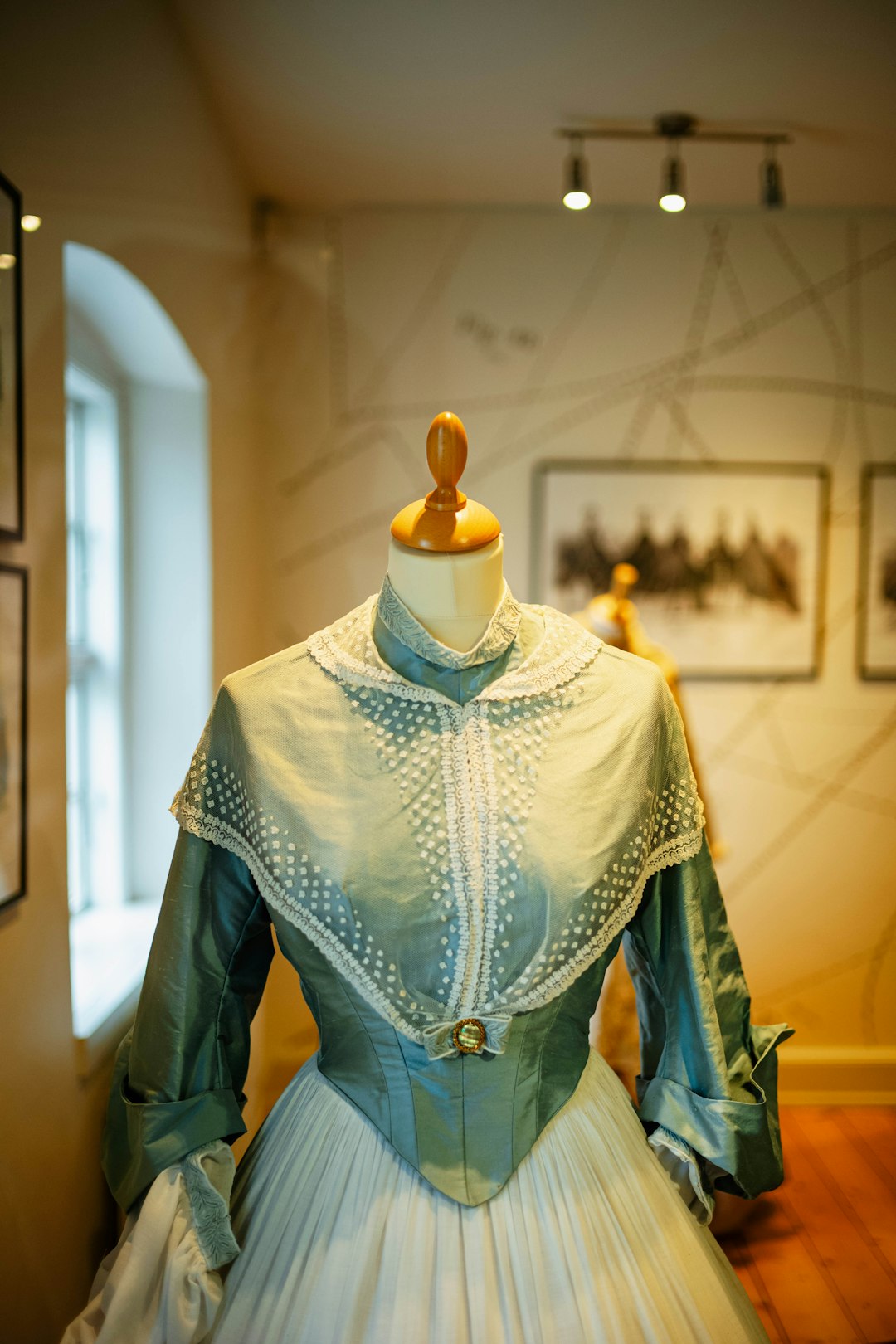 Victorian Traveling Dresses: The Surprising Secrets Behind Elegant Journeys