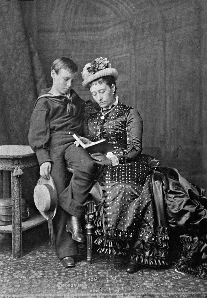 Alice Ernst Ludwig 240 006 - Grand Boudoir Princess Alice Maud MarySee page for author, Public domain, via Wikimedia Commons