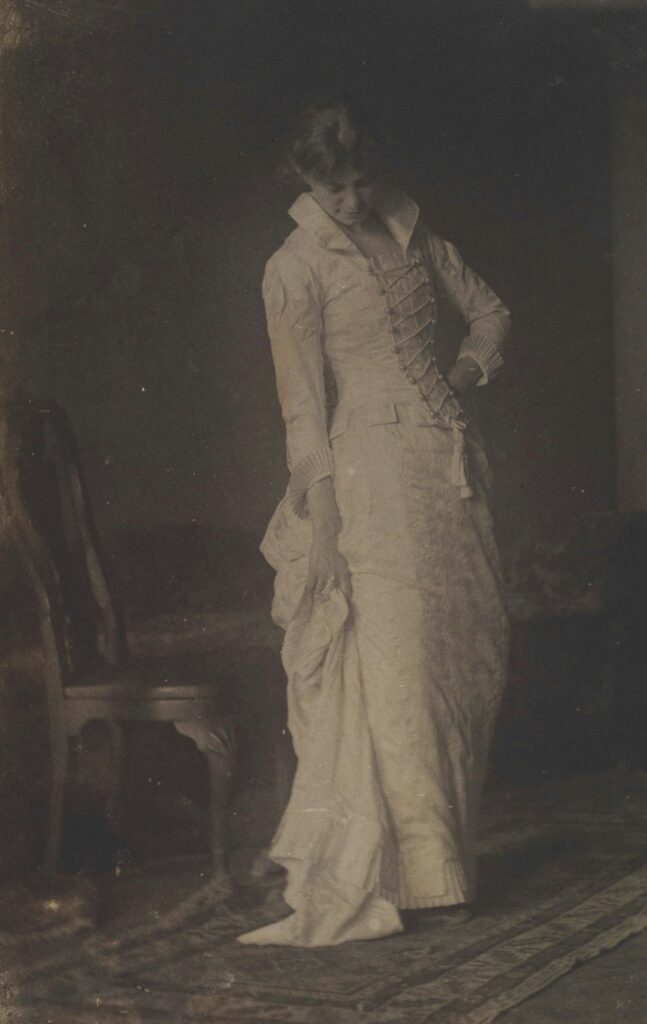 Victorian lingerie - Grand Boudoir Woman in a long white dress with high collar