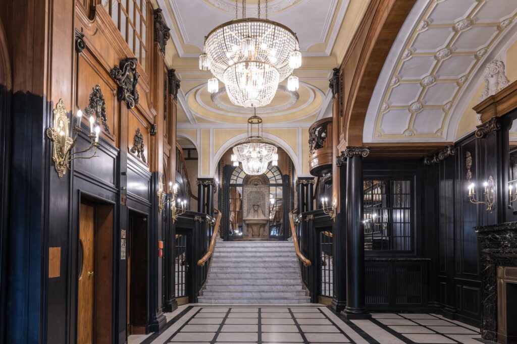empire interior - Grand Boudoir Explore Empire style interior design, from rich textiles to classical motifs, and learn how to bring subtle Napoleonic grandeur into modern living spaces.