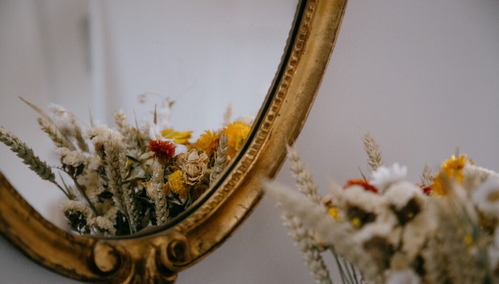 Gold ornate mirror ideas to elevate timeless interior style Gold ornate mirror ideas to elevate timeless interior style