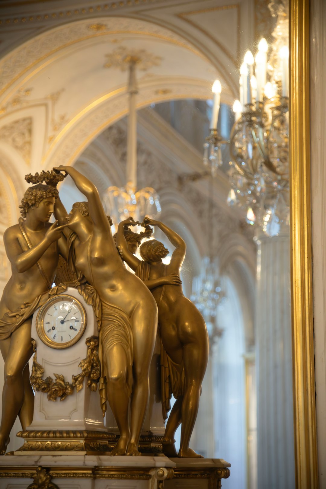 photo 1763927713918 488e4474a51f - Grand Boudoir Rococo Interior Decoration: A Complete Expert Guide to the Most Playful Style in European Design