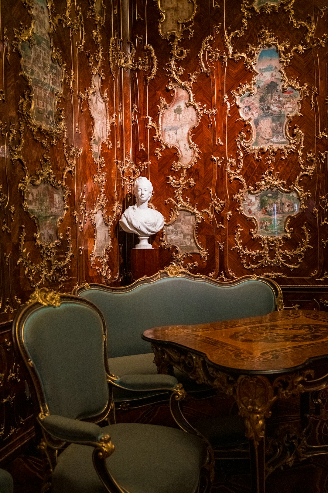 Rococo Table Secrets: The Unexpected Design Trend Making a Comeback