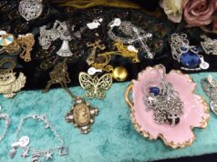 Unlocking Victorian Jewelry: Hidden Meanings Behind Antique Glamour Unlocking Victorian Jewelry: Hidden Meanings Behind Antique Glamour